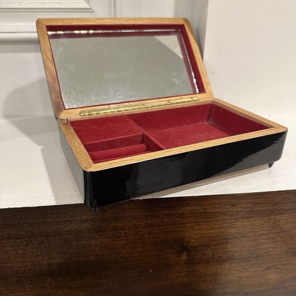 vintage music Box jewelry box Lara’s Theme laquerd wood 70s Tiawan, ROC